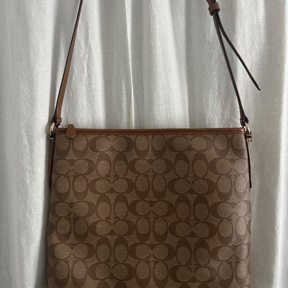 Coach Logo Bag - Picture 4 of 4